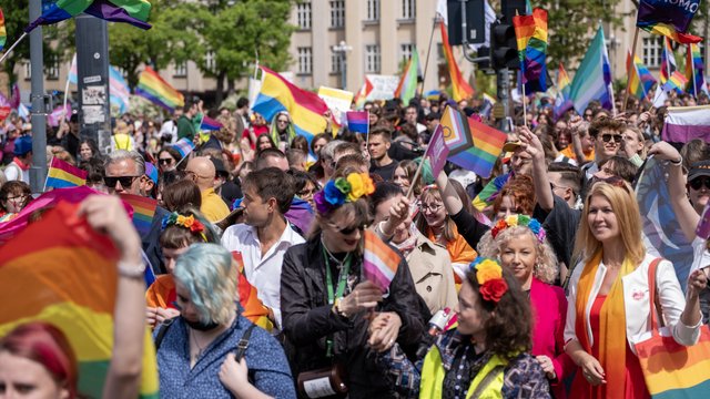 Marsz Równości 2024 w Łodzi. Kolorowy tłum przeszedł ulicami miasta [ZDJĘCIA]