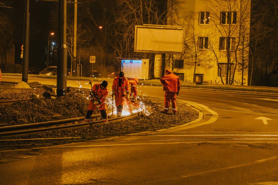 Nocne remonty torowiska MPK Łódź przy Rondzie Lotników Lwowskich