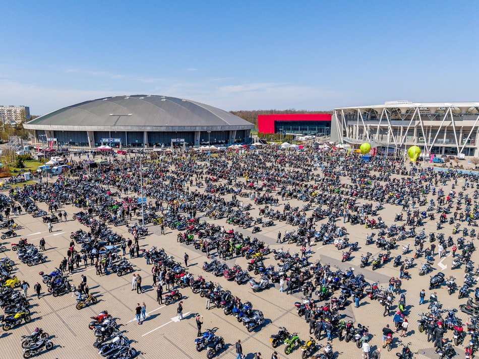 Parada motocyklistów przejechała ulicami Łodzi. Sezon rozpoczęty! Byłeś?