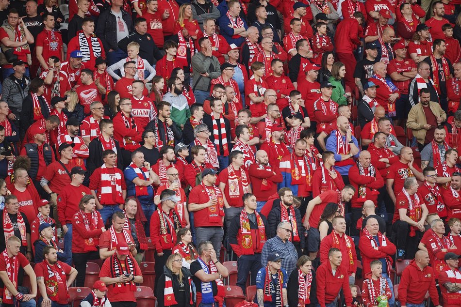 Kibice Widzewa Łódź na trybunach podczas meczu z Górnikiem Zabrze