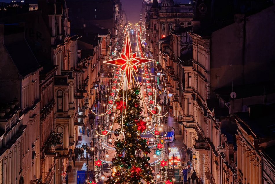 Łódź. Jarmark Bożonarodzeniowy w Łodzi nocą