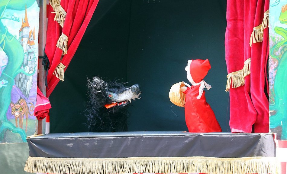 Łódź. Baśniowa Piotrkowska w Łodzi. Teatr Barnaby zachwycił najmłodszych widzów
