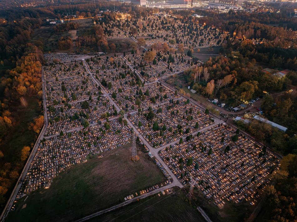 Cmentarz Szczecińska nocą