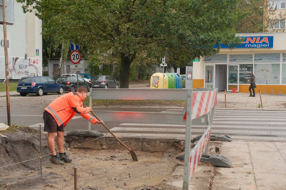 Łódź. Budowa drogi rowerowej na ul. Tatrzańskiej w Łodzi