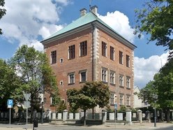 Łódź. Letnie wycieczki koło Łodzi. Pałac Saski, średniowieczny gród i diabeł Boruta