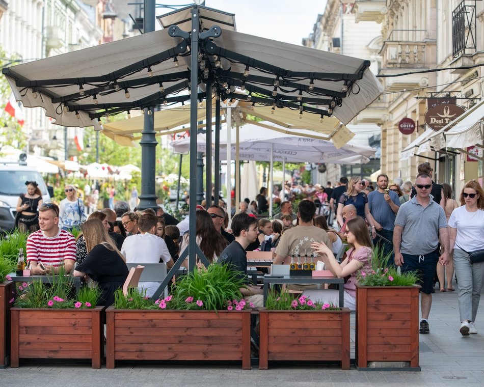 Łódź. Majówka 2025 na Piotrkowskiej w Łodzi. Tak łodzianie i turyści spędzają wolne chwile!