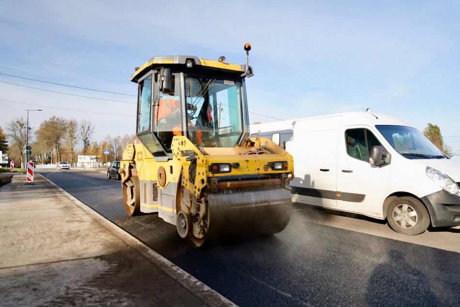 Remont Brzezińskiej w Łodzi. Kładą już asfalt na kolejnym odcinku