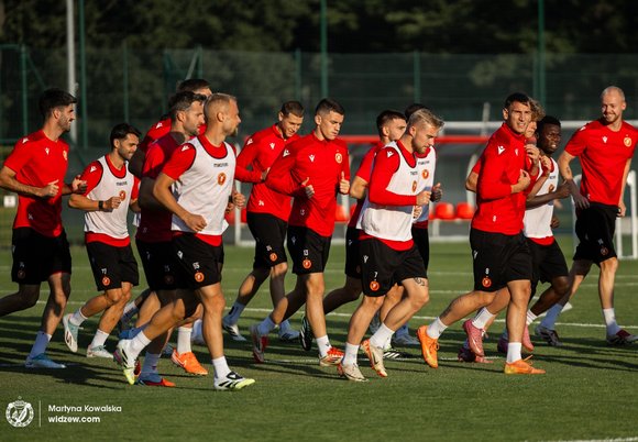 Jedno wesele i trzy transfery. Widzew Łódź zagra z Arką Gdynia