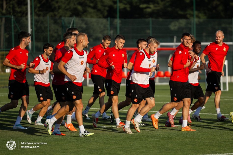 Jedno wesele i trzy transfery. Widzew Łódź zagra z Arką Gdynia