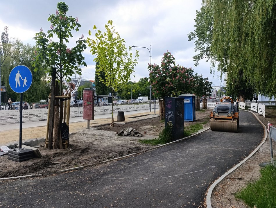 Łódź. Remont przystanków MPK Łódź przy Manufakturze