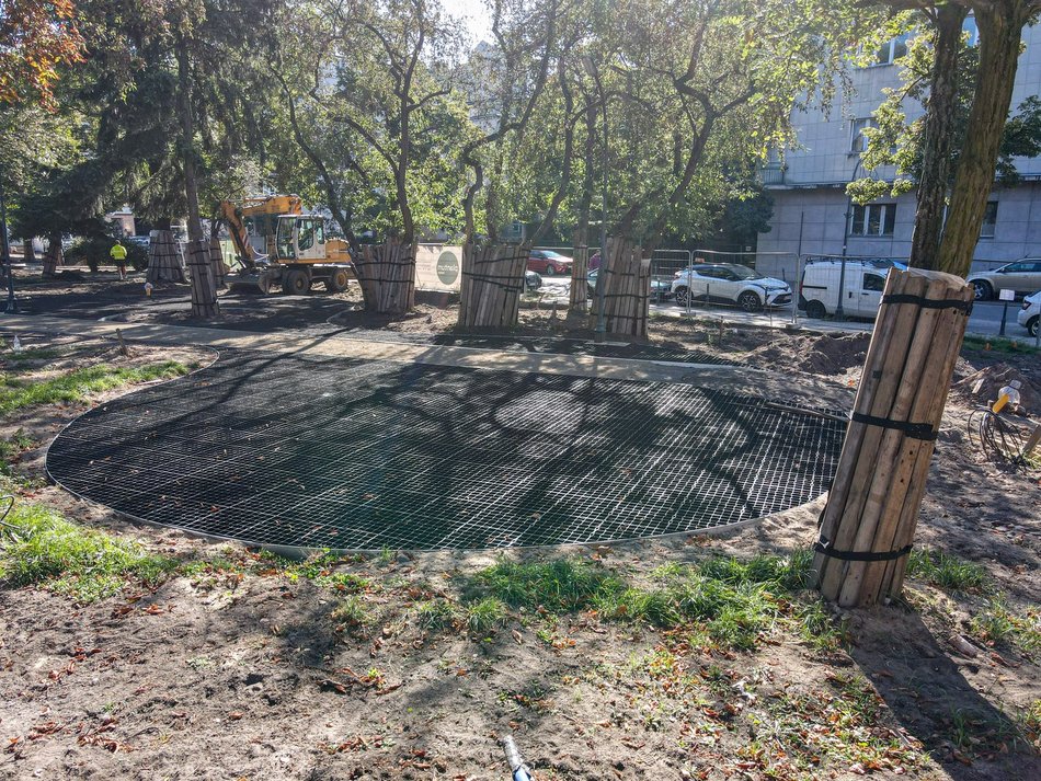 Plac Komuny Paryskiej przechodzi metamorfozę. Koniec z zaniedbanym zaułkiem