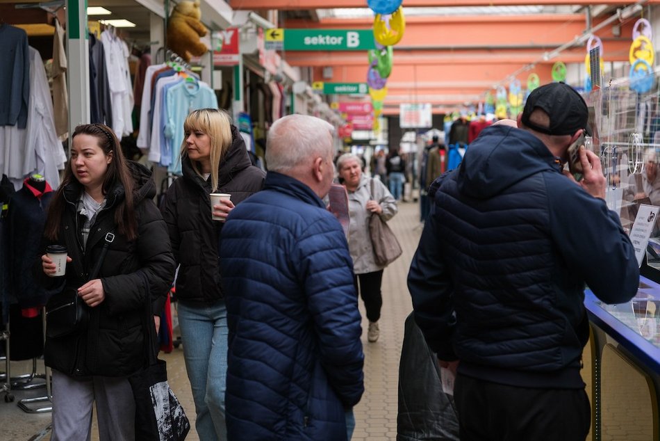 Łódź. Przedświąteczne zakupy na Rynku Bałuckim