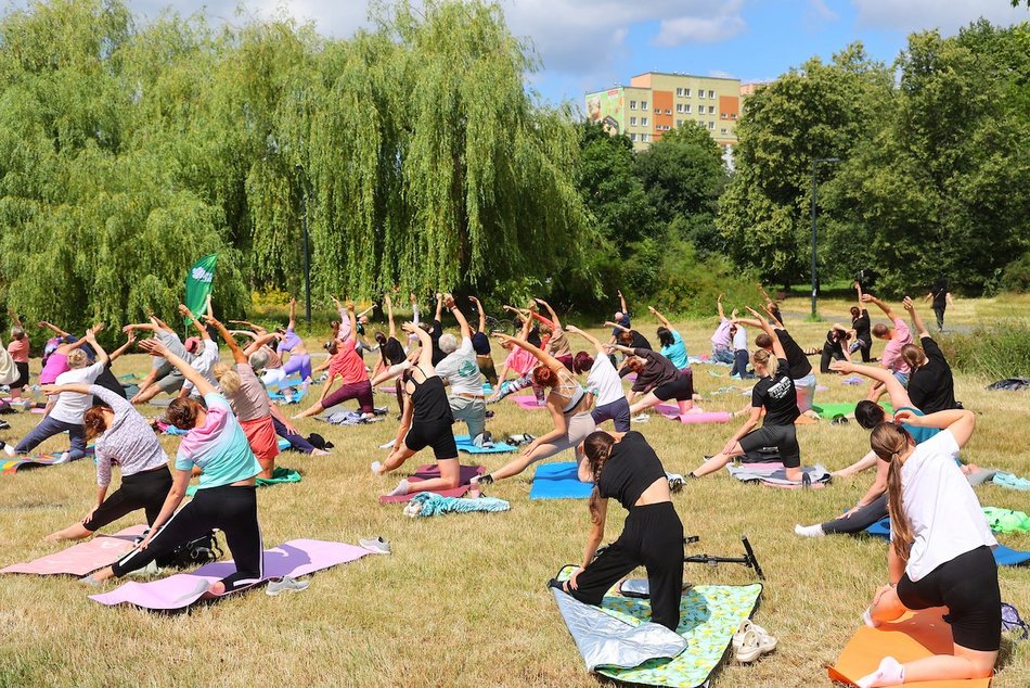 Łódź. Joga w parku Podolskim w Łodzi. Mnóstwo dobrej energii