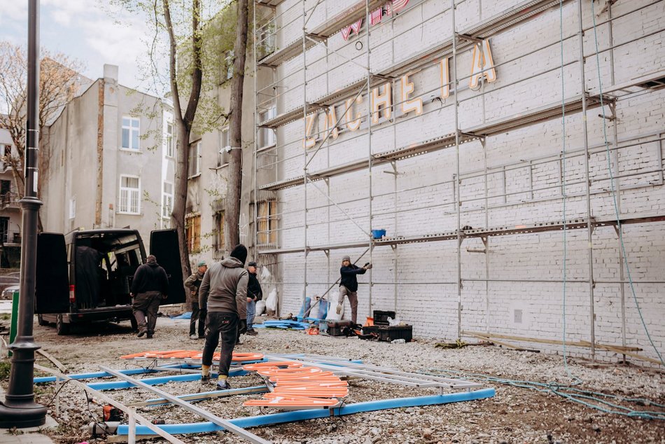 Neony kultowych kin w Łodzi znów zabłysną! Przyjdź na otwarcie Łódzkiej Galerii Neonów!