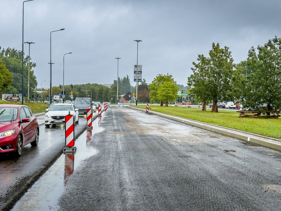 Łódź. Remont Rzgowskiej w Łodzi. Część jezdni do Trasy Górna już ułożona!