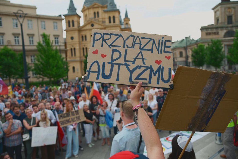 Łódź dla wszystkich! Piotrkowską przeszedł pokojowy spacer