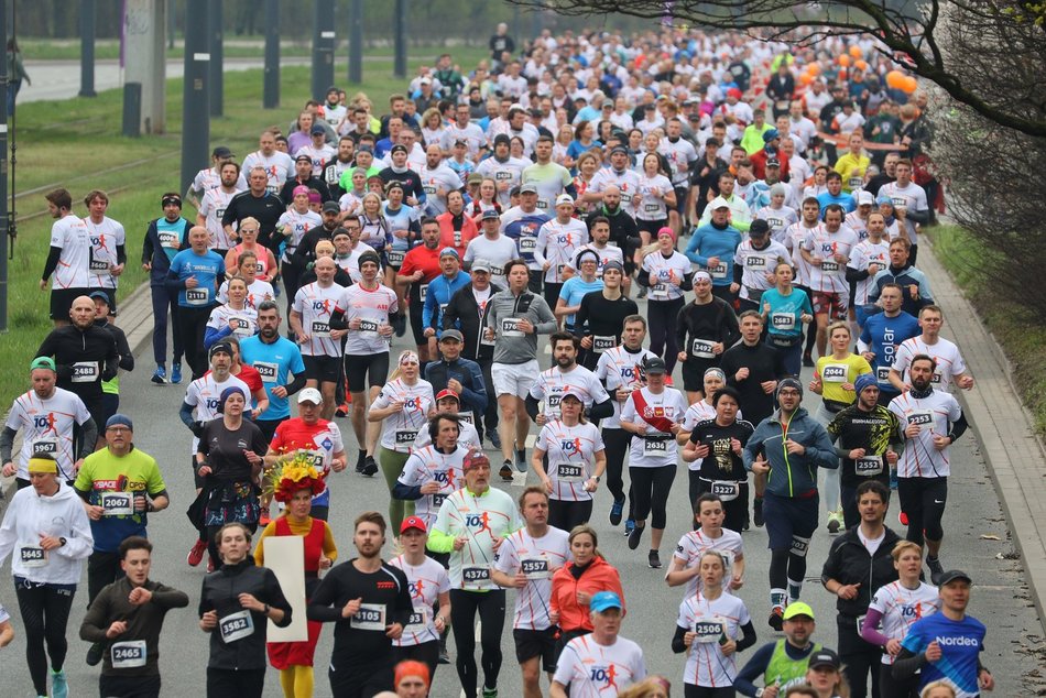 DOZ Maraton 2023. Brałeś udział w biegu? Znajdź się na zdjęciach!
