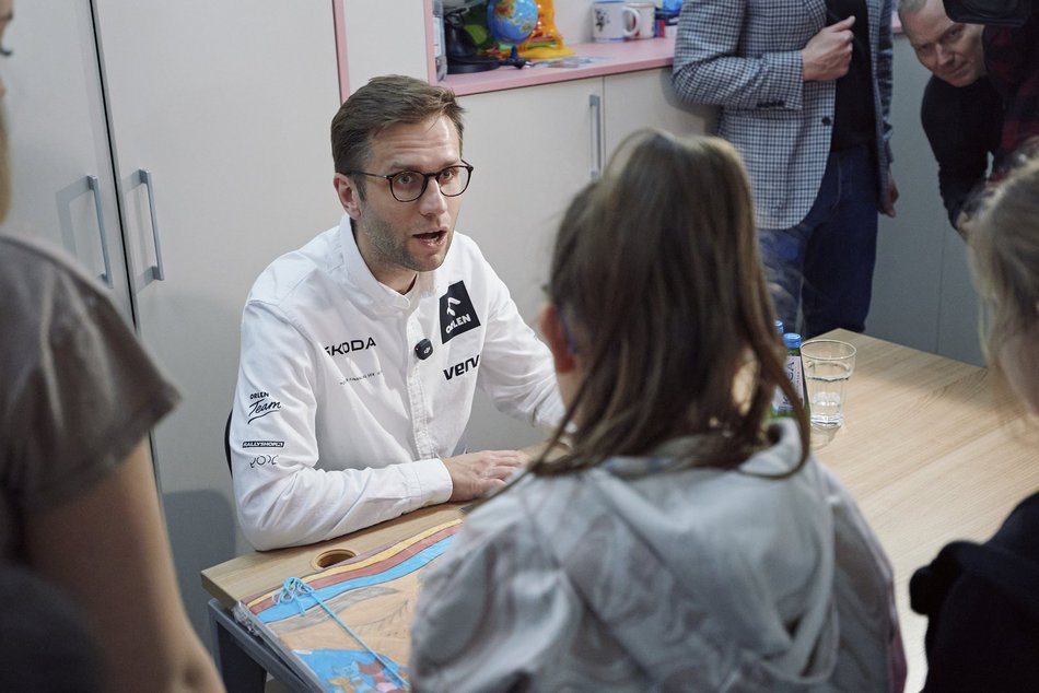 Łódź. Miko Marczyk odwiedził pacjentów Matki Polki w Łodzi. Mistrzowski gest rajdowca