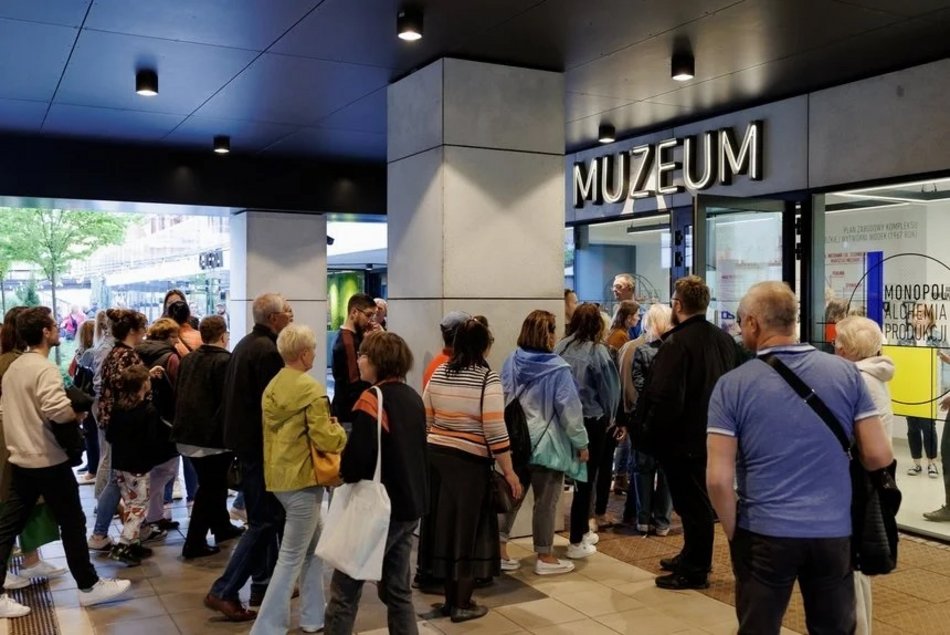 Łódź. Restauracje, siłownia, pilates przy skrzyżowaniu marszałków