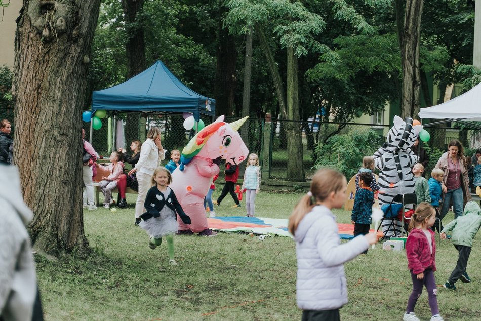 Łódź. „Czwartki na wesoło" z MOPS Łódź. Gry, zabawy, warsztaty, dmuchańce i przekąski