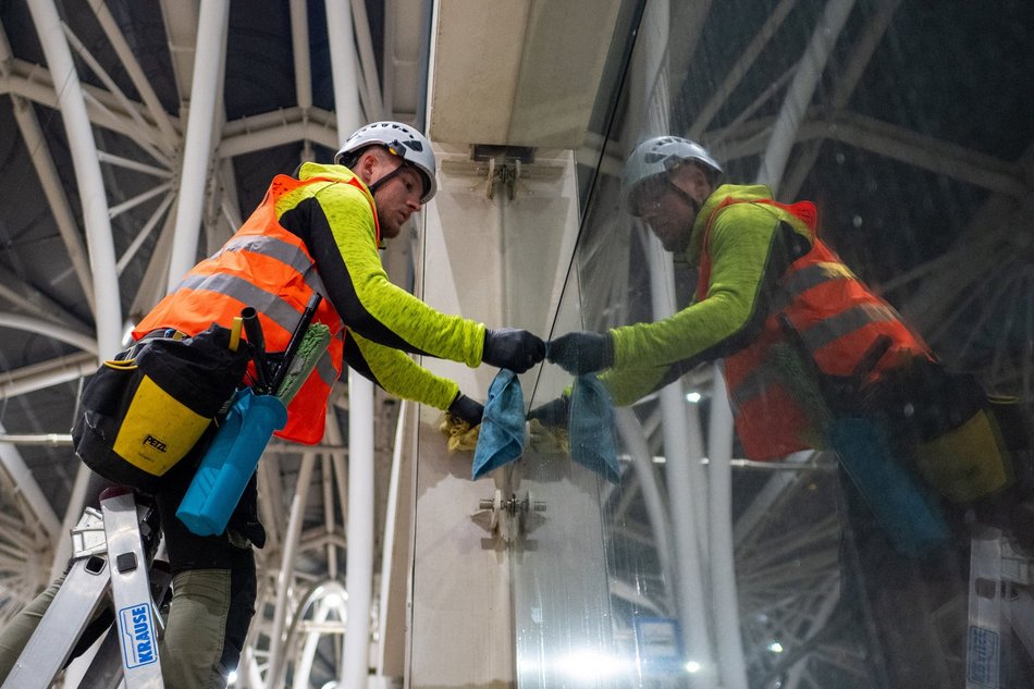 Stajnia Jednorożców w Łodzi wymyta na błysk! Zobacz te prace na wysokościach