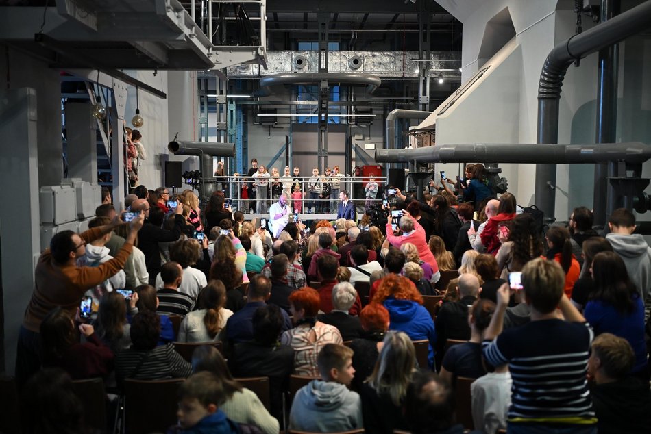 Łódź. Sławosz Uznański-Wiśniewski w EC1 Łódź. Tłumy łodzian na spotkaniu z astronautą