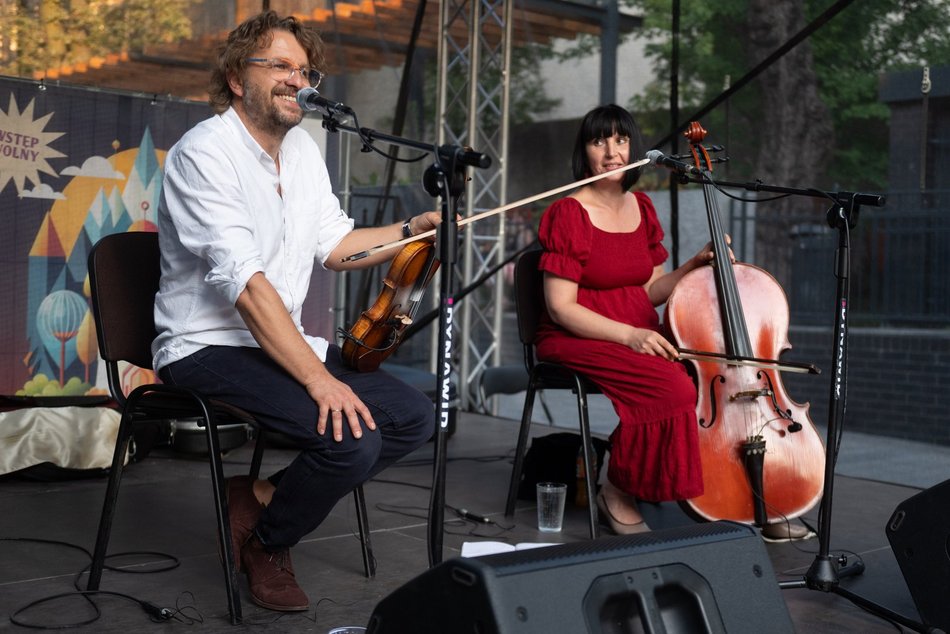 Łódź. Sobotnie Brzmienia na Piotrkowskiej w Łodzi. Klimatyczny początek wieczoru w Pasażu Róży