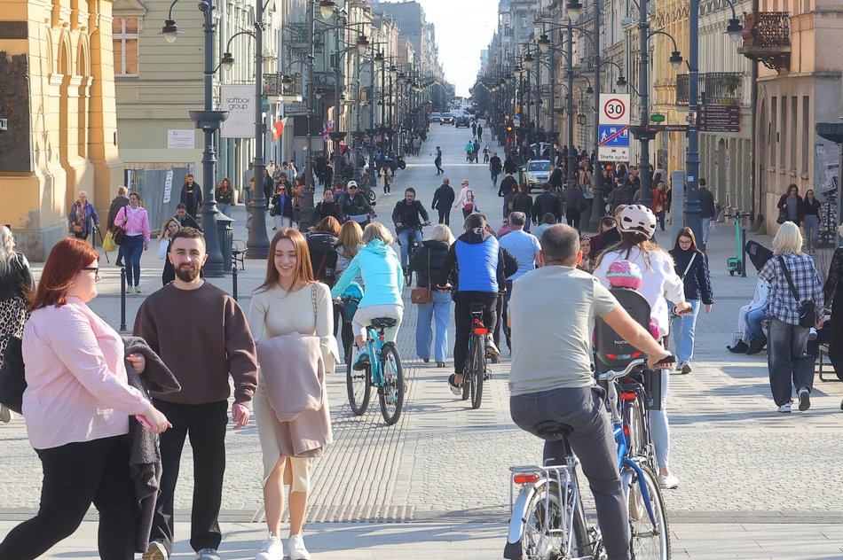 Łódź. Łódź budzi się do życia! Łodzianie i turyści tłumnie korzystają z pierwszych dni wiosny
