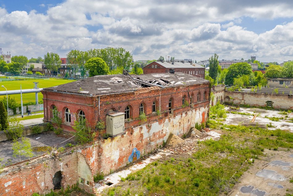 Łódź. Słynna fabryka Uniontex w Łodzi w trakcie remontu. Odwiedził ją Jan Paweł II