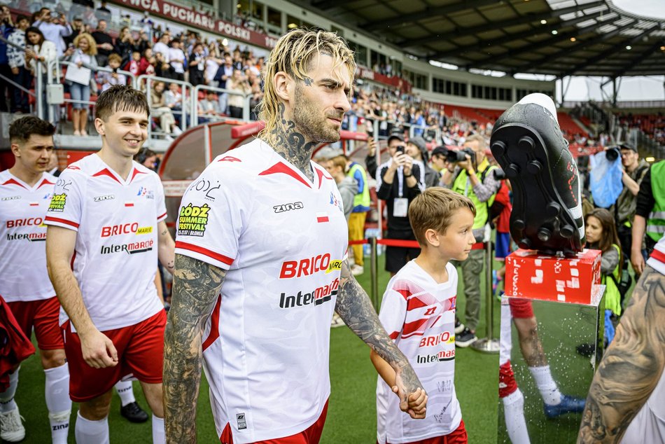 Łódź. Mecz Gwiazd w Łodzi. Na murawie Boniek, Krzynówek, Krychowiak