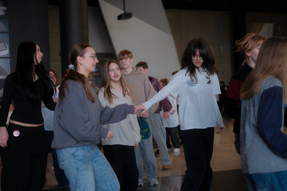 Łódź. Licealiści z Łodzi zatańczyli Belgijkę! Wielkie świętowanie Międzynarodowego Dnia Licealisty