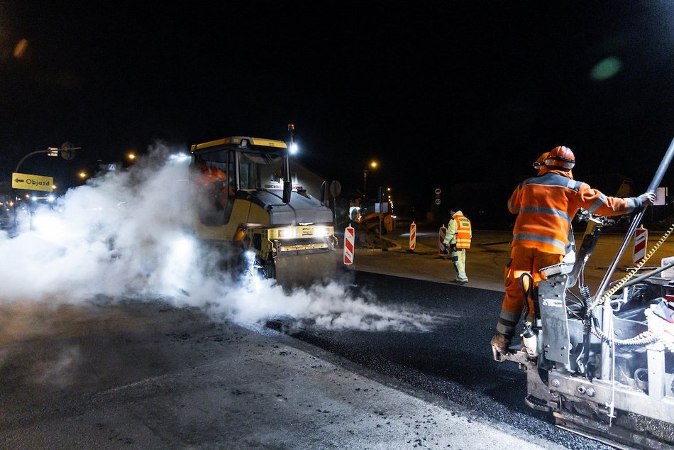 Łódź. Nocne prace w Nowosolnej