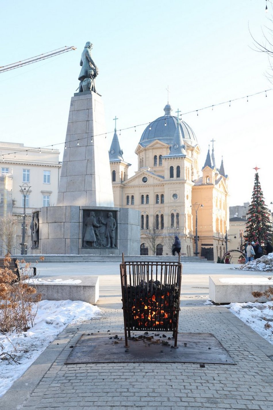 Łódź. Koksowniki na ulicach miasta