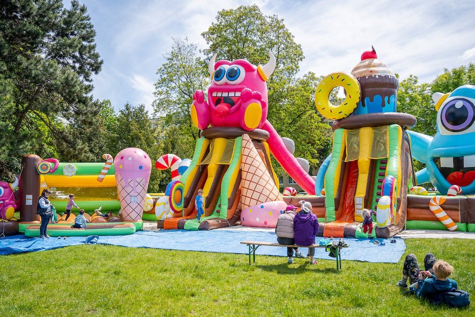Łódź. Miasteczko dmuchańców w parku Podolskim. Najlepsza zabawa dla dzieci