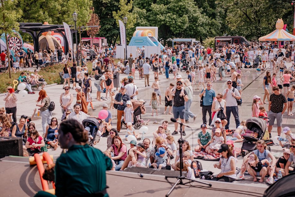Łódź. Miejski Dzień Dziecka 2025 w Łodzi. Majka Jeżowska, dmuchańce i pokazy [ZDJĘCIA]