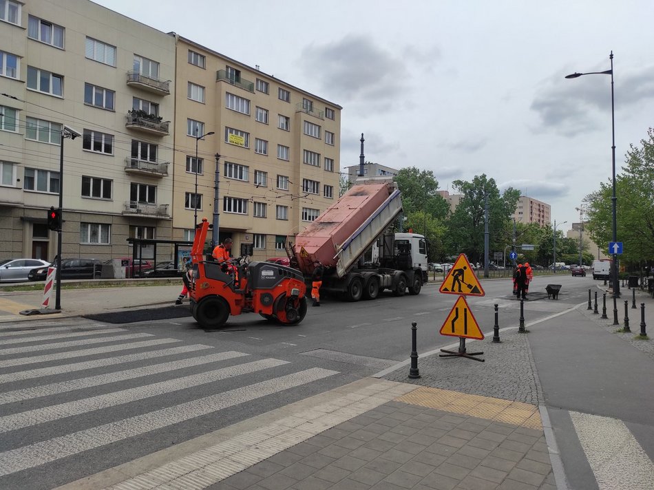 Remonty ulic w Łodzi. Naprawy nawierzchni na Kościuszki.