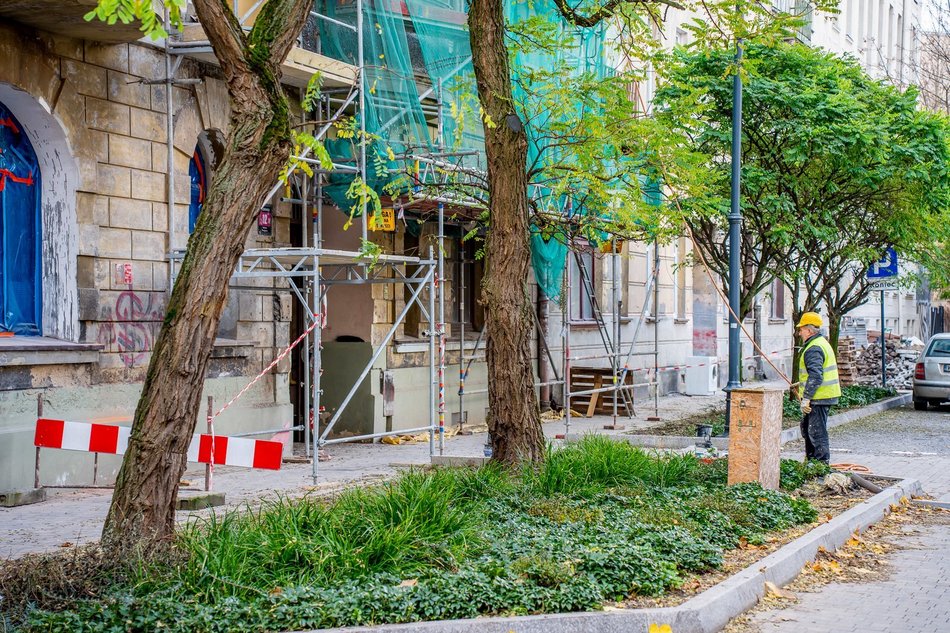 Łódź. Kolejna kamienica przy Mielczarskiego w Łodzi odzyskuje blask! Widać pierwsze efekty remontu