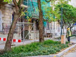 Łódź. Kolejna kamienica przy Mielczarskiego w Łodzi odzyskuje blask! Widać pierwsze efekty remontu