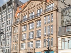 Łódź. Kamienica Siemensa w Łodzi odsłoniła elewację. Zegar, ażurowe balustrady, balkony i więcej