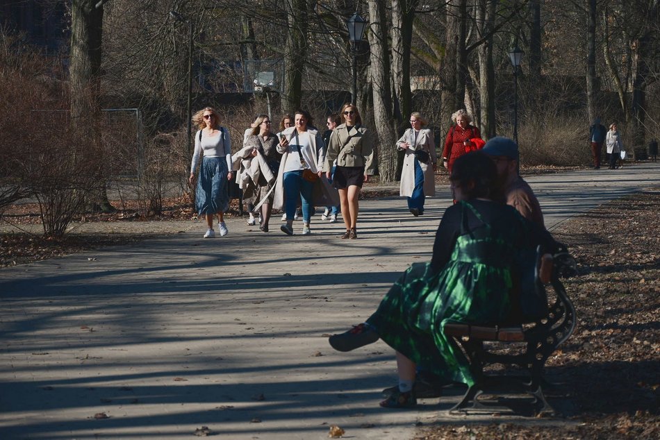 Słoneczna sobota w Parku Źródliska. Łodzianie odpoczywają od zgiełku miasta