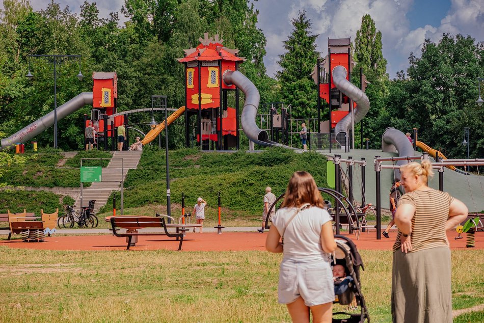 Łódź. Tematyczne place zabaw w Łodzi. Rejs statkiem, lot samolotem, walka ze smokiem, gra w piłkę i więcej