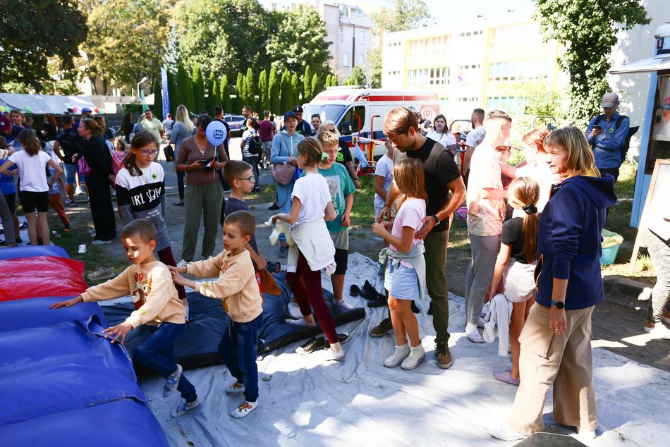 Rodzinny piknik z okazji 600. Urodzin Łodzi w Szkole Podstawowej nr 170 przy ul. Miedzianej 1/3