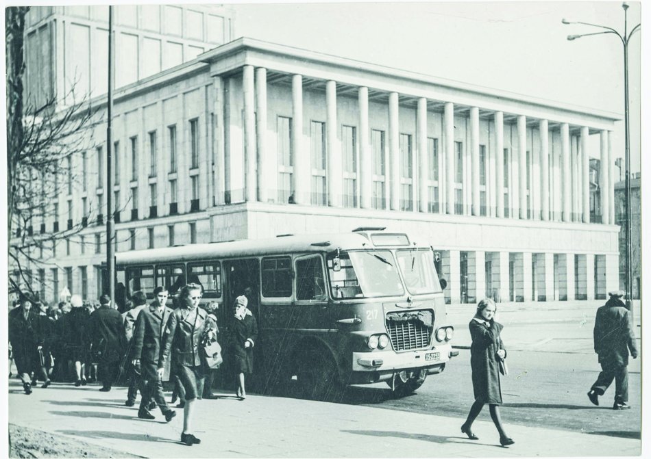 Plac Dąbrowskiego w Łodzi w latach 50. XX w.