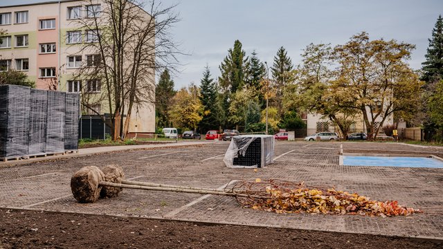 Kolejny zielony parking powstaje w Łodzi. Kończy się jego budowa! [ZDJĘCIA]