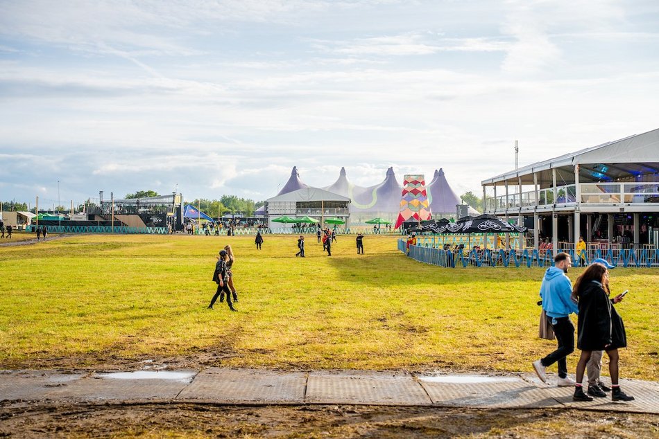 Łódź. Audioriver 2025 w Łodzi wystartował! Na Łódzkie Błonia docierają pierwsi festiwalowicze [ZDJĘCIA]