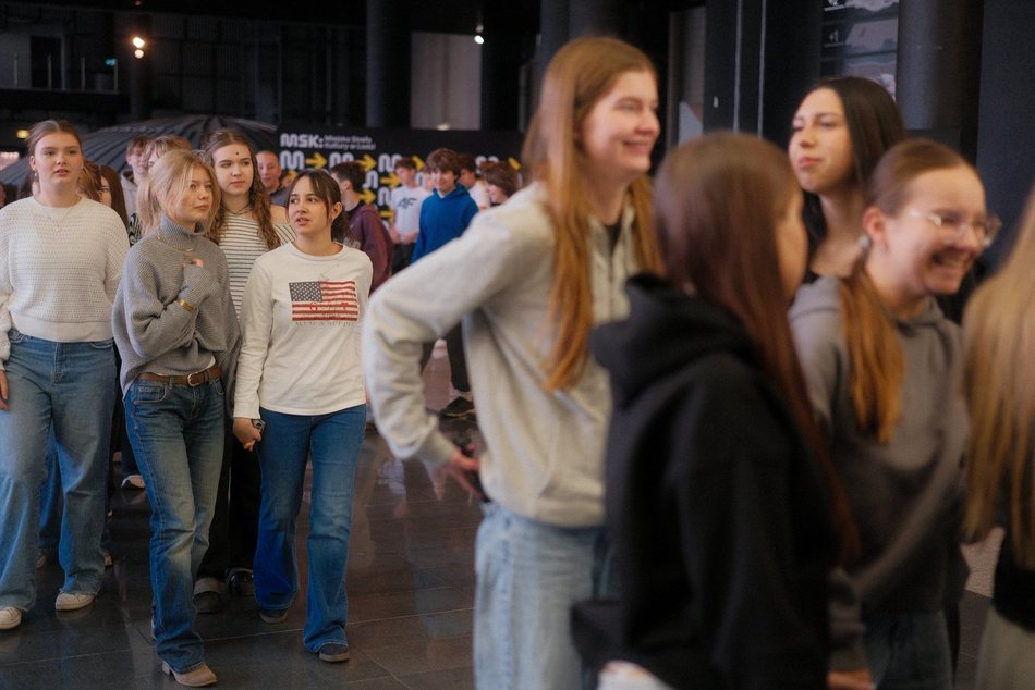 Łódź. Licealiści z Łodzi zatańczyli Belgijkę! Wielkie świętowanie Międzynarodowego Dnia Licealisty
