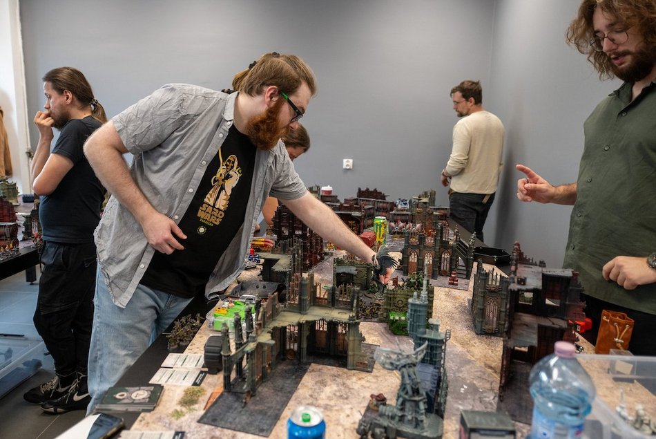 Łódź. Jego pasja przyciąga fanów Warhammera i… Henry’ego Cavilla!
