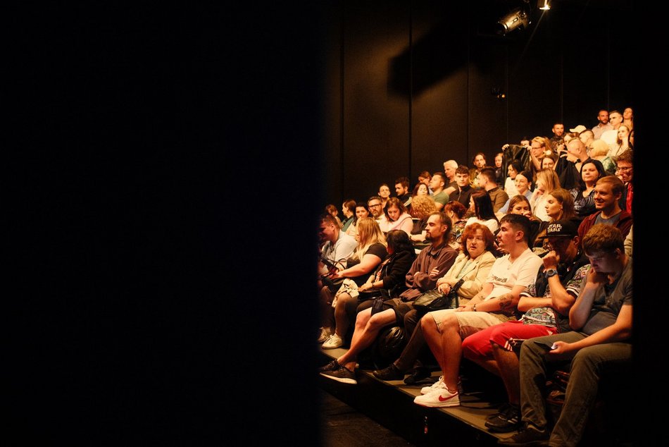 Adam Sobaniec na Stand-up Piotrkowska. Nawet deszcz nie pokrzyżował mu planów