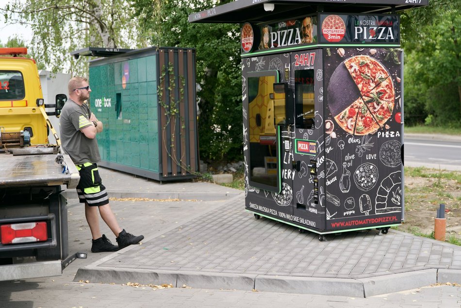 Pierwszy automat z pizzą w Łodzi stanął na Retkini