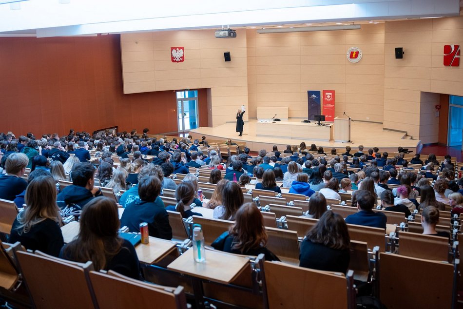 Łódź. Anna Maria Wesołowska na Uniwersytecie Łódzkim. Aula WPiA pękała w szwach